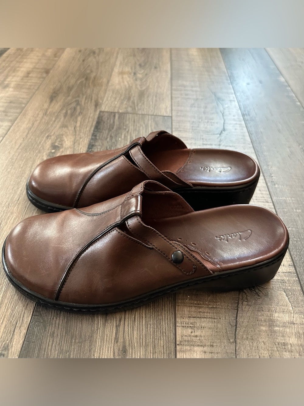 Clarks Brown Leather Slip On Mule Clog Shoes Women 9M Button Detail